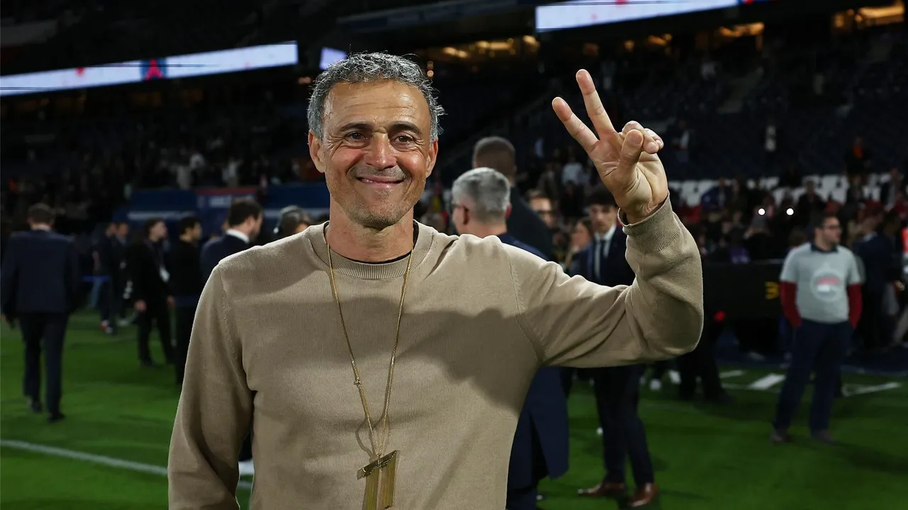 صفقة إنريكي.. رهان مانشستر يونايتد يحسم مصير المدرب الإسباني في أولد ترافورد